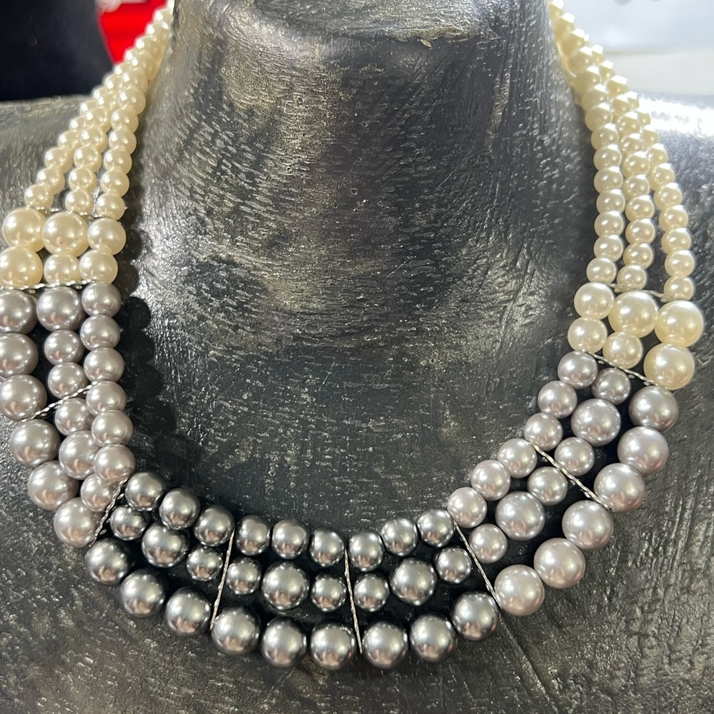 Elegant Faux Pearl There Strand Necklace Mint condition no return As Is - Picture 3 of 3